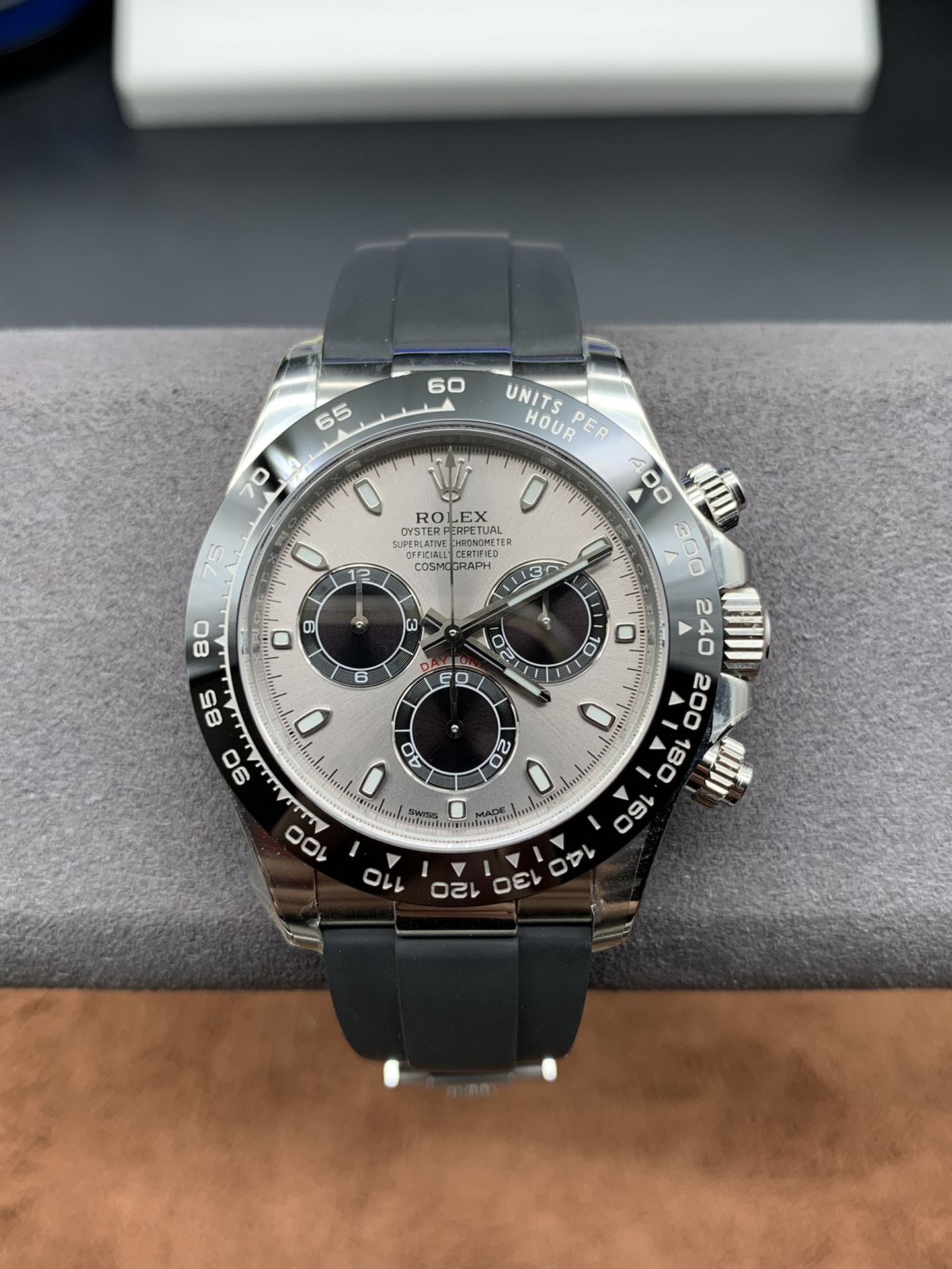 watchC Grey Daytona Full